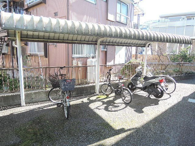 メゾン青木　Ａ棟のその他共用部分|屋根付き駐輪場