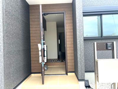 【玄関】 | 【20万円ｷｬｯｼｭﾊﾞｯｸ対象物件】リーブルガーデン香芝市磯壁1丁目第5全2棟 2号棟 | 施工例写真