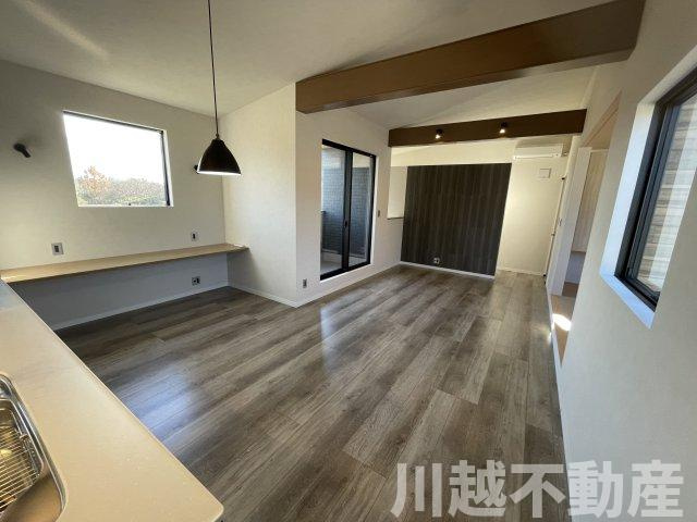 上質な空間が毎日を「特別」に変えるの居間・リビング|SNSから当社の内側覗き見できますww