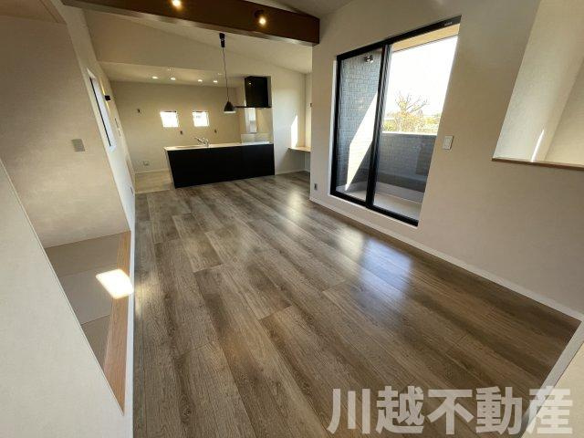 上質な空間が毎日を「特別」に変えるの居間・リビング|買主様を支えるプロがいる