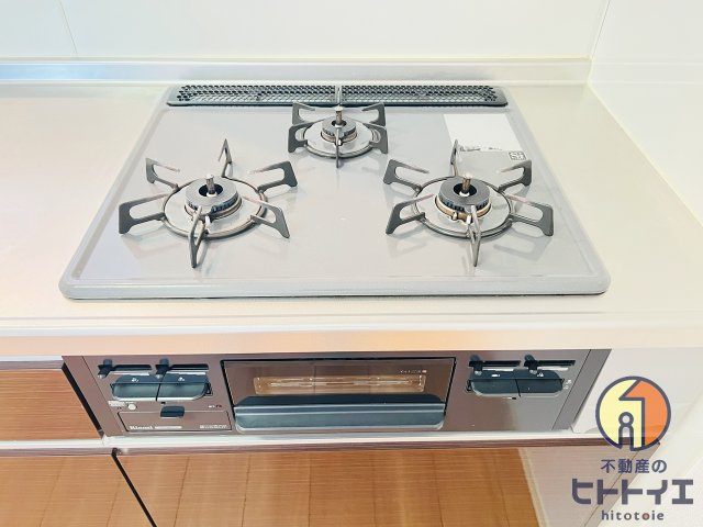 グランディオ Cのキッチン|グリル付き3口コンロです