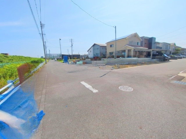 Terrechez　海部郡蟹江町桜2期　全5棟　新築戸建　5号棟の前面道路含む現地写真