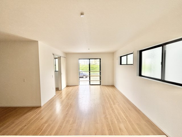 【仲介手数料無料／蟹江町】海部郡蟹江町桜2期　Terrechez　新築戸建　2号棟の居間・リビング