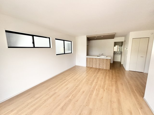 【仲介手数料無料／蟹江町】海部郡蟹江町桜2期　Terrechez　新築戸建　2号棟の居間・リビング