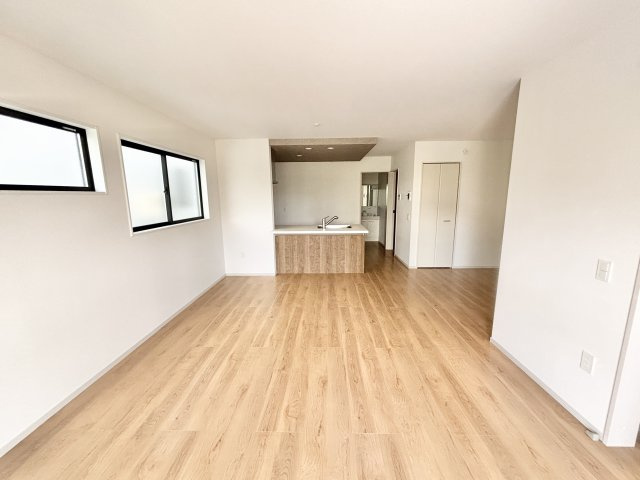 【仲介手数料無料／蟹江町】海部郡蟹江町桜2期　Terrechez　新築戸建　2号棟の居間・リビング