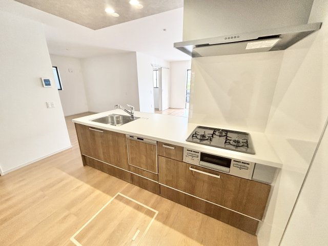 【仲介手数料無料／蟹江町】海部郡蟹江町桜2期　Terrechez　新築戸建　2号棟のキッチン