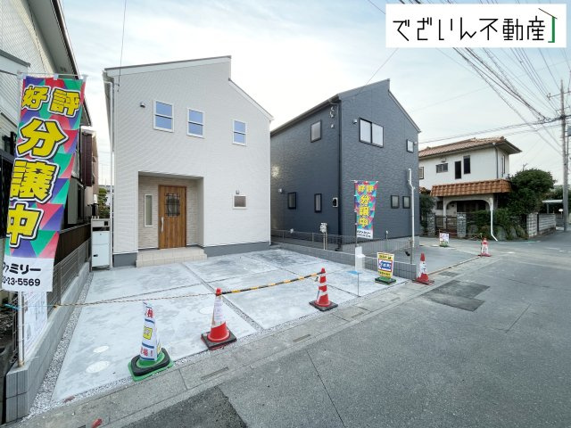 【外観】 | Livele Garden.S熊谷市宮本町第2　新築住宅 | ≪2号棟≫流行に左右されず、将来にわたって価値が継続する「上質」な佇まい。おしゃれな雰囲気や自然の潤い、親しみやすさといった個性を、街に新たな価値をもたらし続けます。
現地(2025年11月撮影)