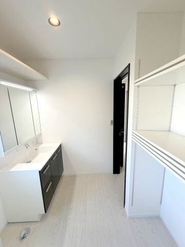 あきる野市野辺　新築分譲の洗面所