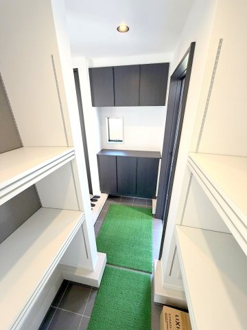 あきる野市野辺　新築分譲の玄関