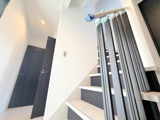 あきる野市野辺　新築分譲の玄関