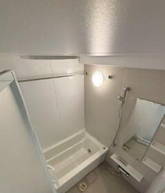 ニューミラ明大前の浴室