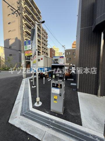 セレニテ難波ミラク参番館の駐車場