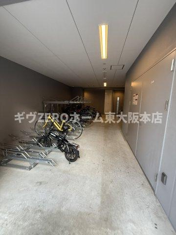 セレニテ難波ミラク参番館の駐車場
