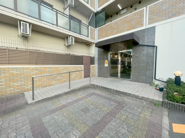ローズコーポ新大阪8のエントランス