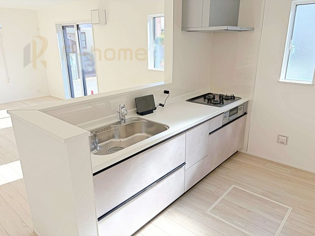 守谷市美園2丁目第1期　新築戸建て　1号棟のキッチン|料理をしながら家族とコミュニケーションが取れる対面式システムキッチン。