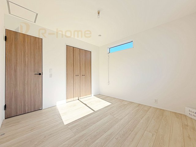 守谷市美園2丁目第1期　新築戸建て　1号棟の洋室|どんな部屋家具も合わせやすいシンプルな洋室！
たっぷりの日差しと心地よい風が舞い込む住まい♪