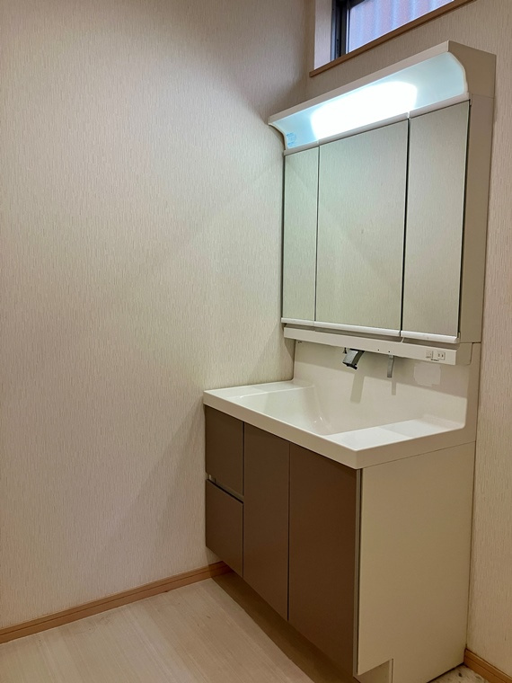 新治町戸建の洗面所