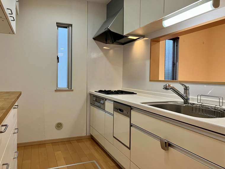 新治町戸建のキッチン