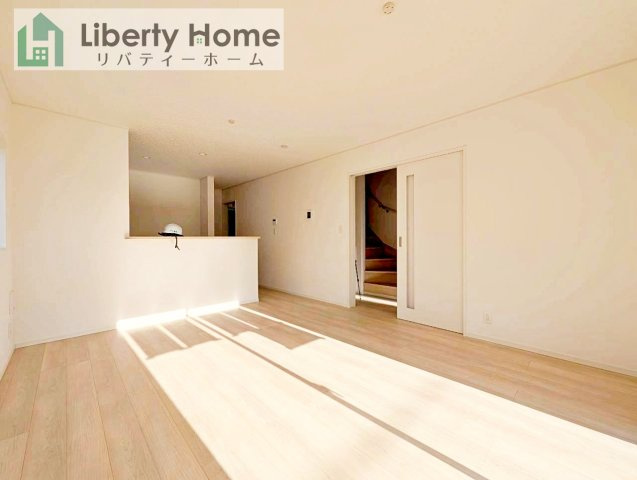 笠間市旭町第8　新築戸建　2号棟の居間・リビング