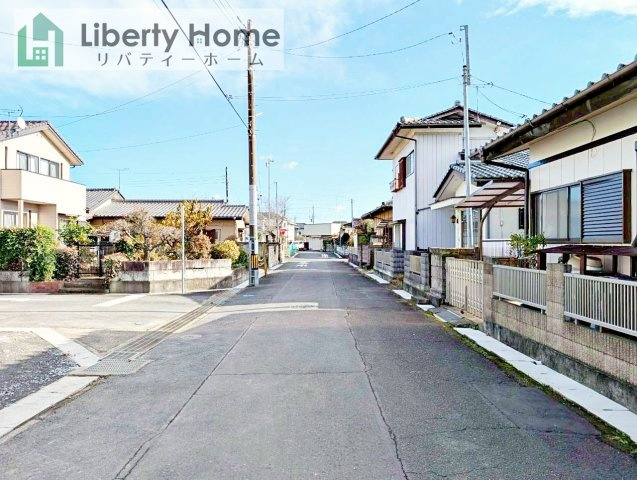 笠間市旭町第8　新築戸建　2号棟の前面道路含む現地写真