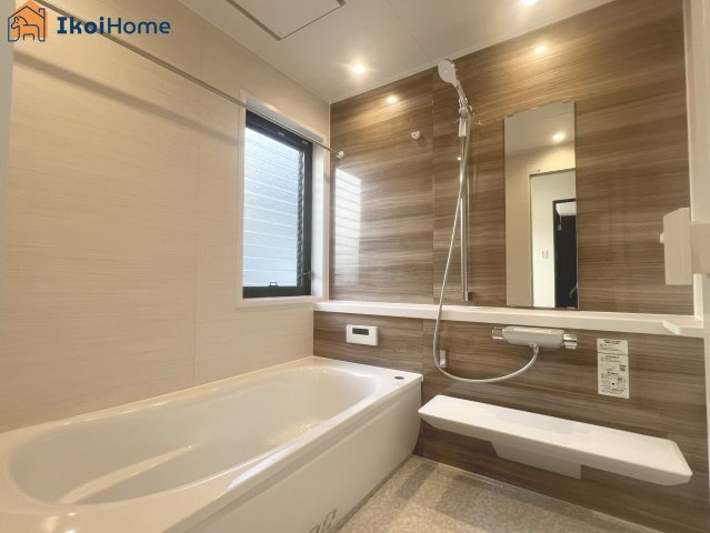 明石市松が丘3丁目　中古戸建の浴室|【ホームページに現地動画掲載中】●年中無休：当日予約可●小窓ございますので通気・換気良好です。