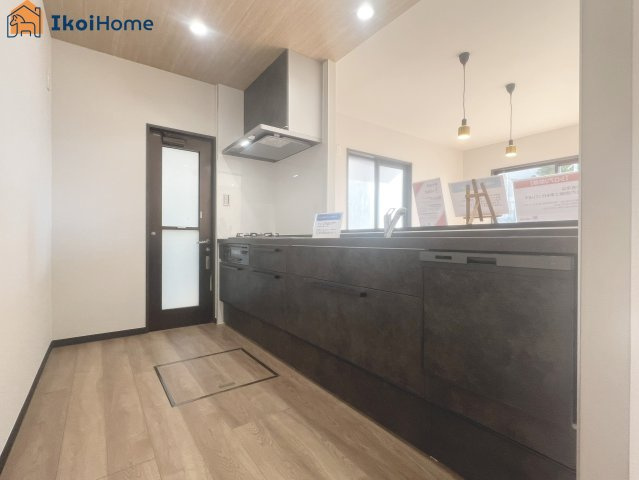 明石市松が丘3丁目　中古戸建のキッチン|【ホームページに現地動画掲載中】●年中無休：当日予約可●人気の対面式のキッチンで明るく使いやすです！