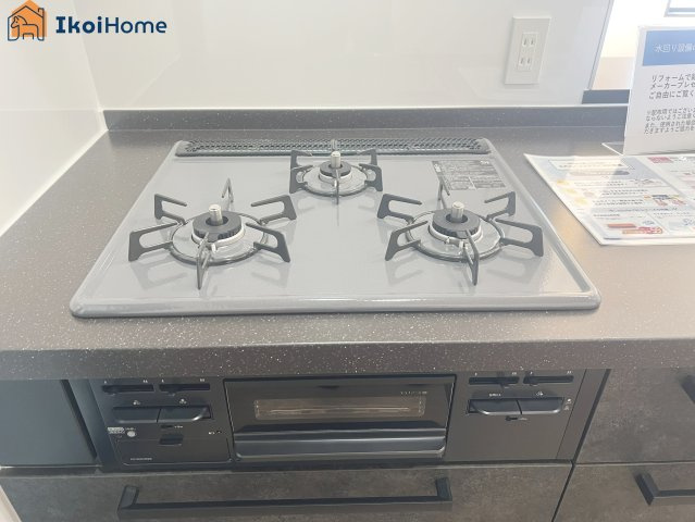 明石市松が丘3丁目　中古戸建のキッチン|【ホームページに現地動画掲載中】●年中無休：当日予約可●コンロは火口にＳＩセンサー、安全機能を搭載。