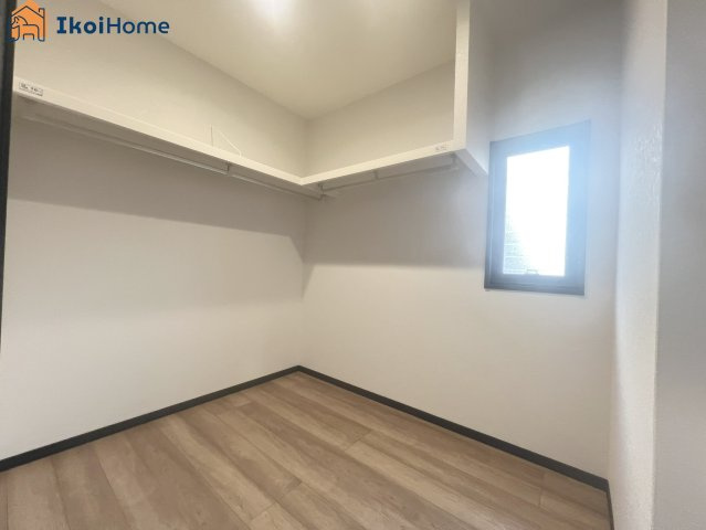 明石市松が丘3丁目　中古戸建の収納|【ホームページに現地動画掲載中】●年中無休：当日予約可●WICです。収納豊富で収納には困りません♪