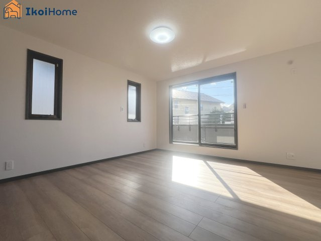 明石市松が丘3丁目　中古戸建の寝室|【ホームページに現地動画掲載中】●年中無休：当日予約可●フローリング材はナチュラルな美しさです！