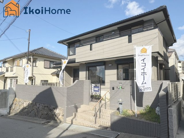 明石市松が丘3丁目　中古戸建のエントランス|【ホームページに現地動画掲載中】●年中無休：当日予約可●南西向きで陽当たり良好！納戸等収納豊富です！