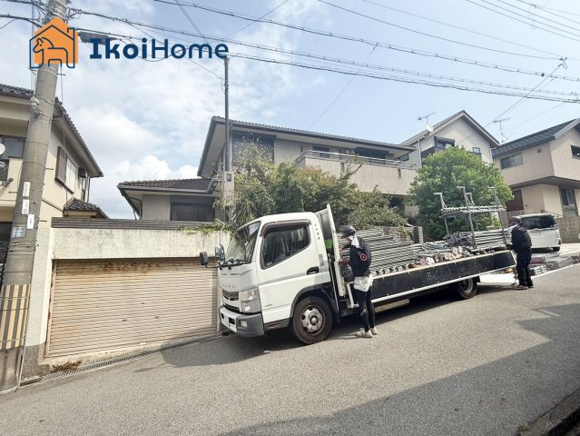 明石市松が丘3丁目　中古戸建の駐車場|物件・当店の最寄駅まで無料送迎！最短10分で指定場所へお迎えに向かいます！まずはお問い合わせください