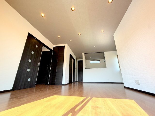 あきる野市野辺　新築分譲の居間・リビング