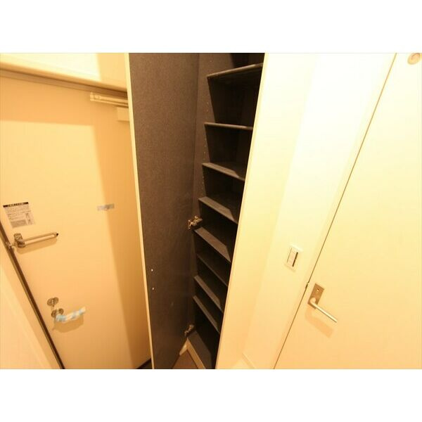 グランティック　サンメゾン新瑞　名古屋市賃貸　仲介手数料無料の玄関