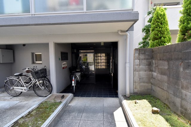 ダイドーメゾン甲子園口Ⅱのエントランス