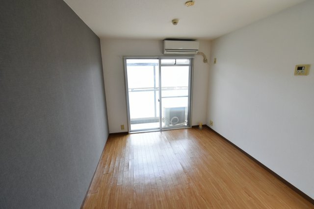 ダイドーメゾン甲子園口Ⅱの居間・リビング