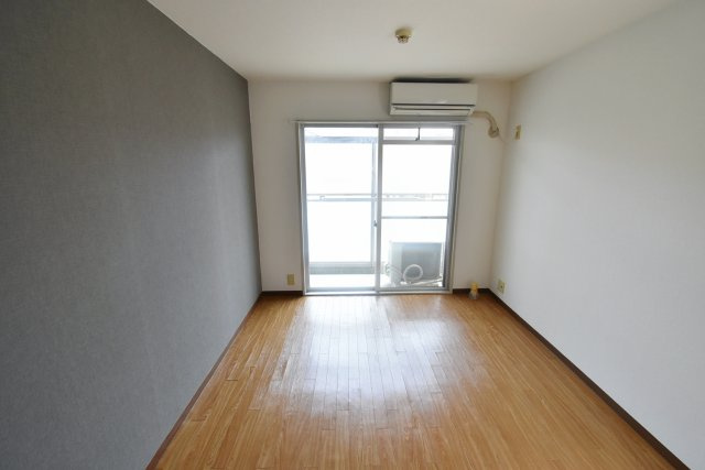 ダイドーメゾン甲子園口Ⅱの居間・リビング