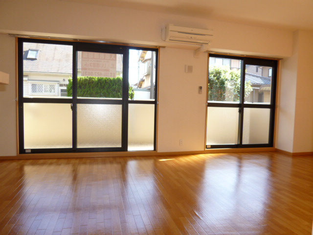 サニーレジデンス　ＹＫの居間・リビング