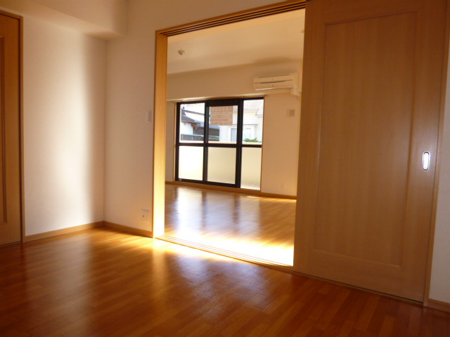 サニーレジデンス　ＹＫの洋室