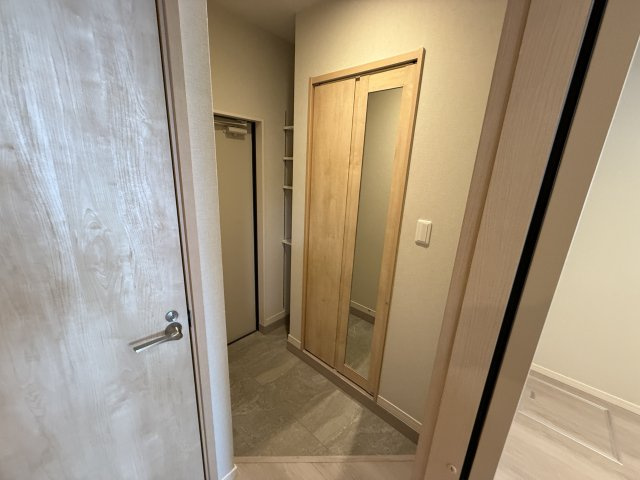 グローコートⅦの玄関