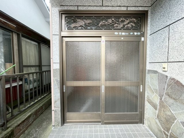 広木2丁目　中古戸建ての玄関|趣のある玄関ドアです。