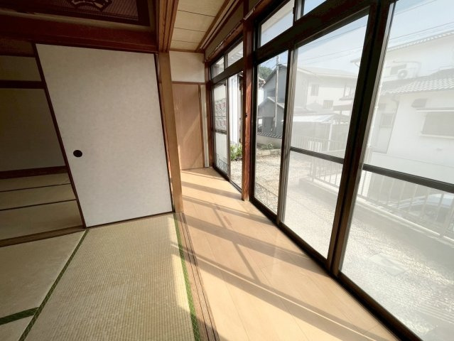 広木2丁目　中古戸建てのその他|南向きの明るい縁側。ホッと一息つける落ち着いた空間です。