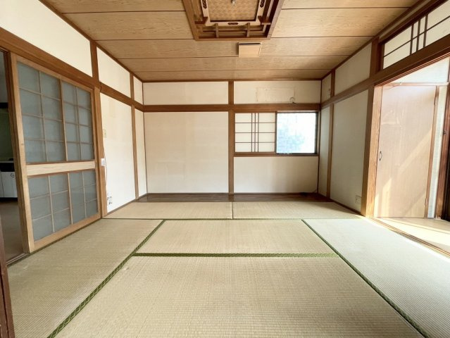 広木2丁目　中古戸建ての和室|家族が過ごすリビング（居間）としてもいかがでしょうか。