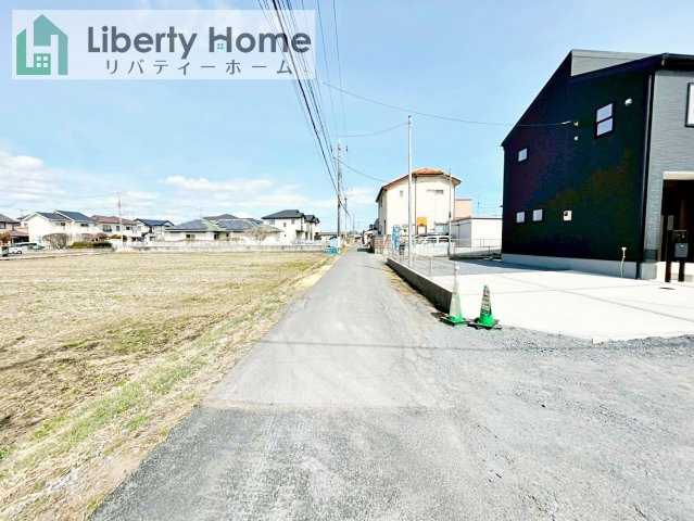 ひたちなか市足崎20期　新築戸建　1号棟の前面道路含む現地写真