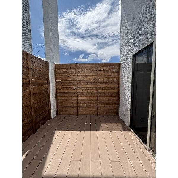 エクリュ上峰【10,000円キャッシュバック対象物件】のバルコニー|外からの目が気にならないバルコニーで洗濯物が干せます