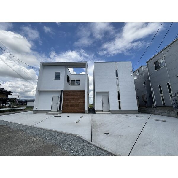 エクリュ上峰【10,000円キャッシュバック対象物件】