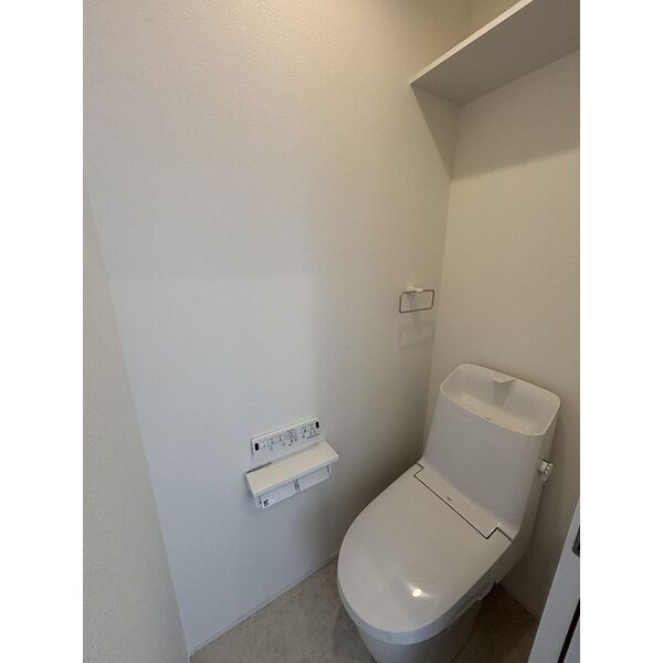 エクリュ上峰【10,000円キャッシュバック対象物件】のトイレ|コンパクトで使いやすいトイレです