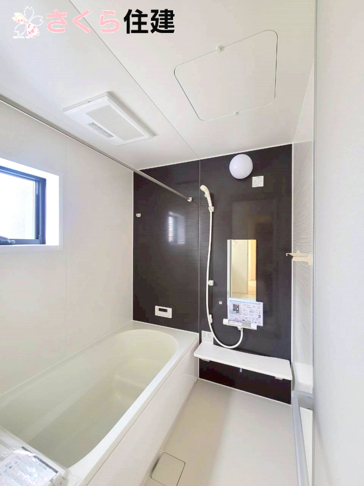 第1下野石橋　4号棟の浴室|１坪タイプの浴室は、浴室暖房乾燥機付きで、冬は暖かく、雨の日にはお洗濯の乾燥に大活躍です♪