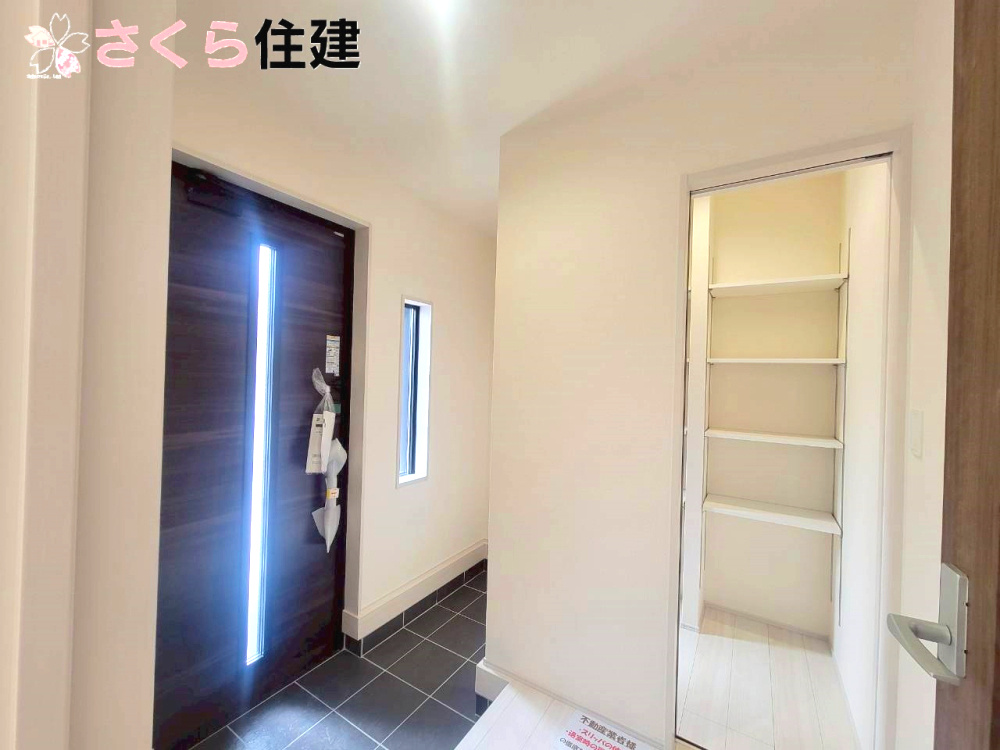 第1下野石橋　4号棟の玄関|来客時と家族の出入りを別にすることで、いつでもキレイな状態の玄関を保つことができます◎