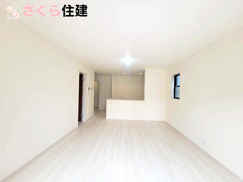 第1下野石橋　4号棟の居間・リビング|南向き17帖のリビングは、日当たりもよく、自然と家族がリビング集まる同線になっています◎