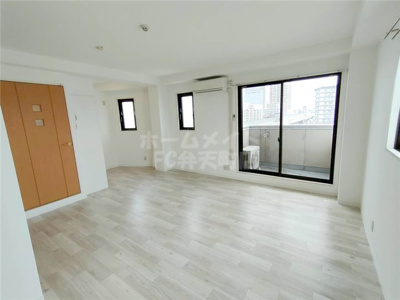 【居間・リビング】 | シンエイアド中央大通りビルディング | ゆったり過ごせる居間です